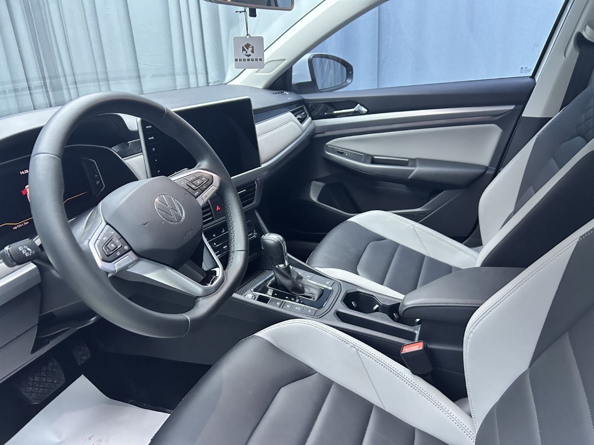 Volkswagen Bora 2022 car image #10