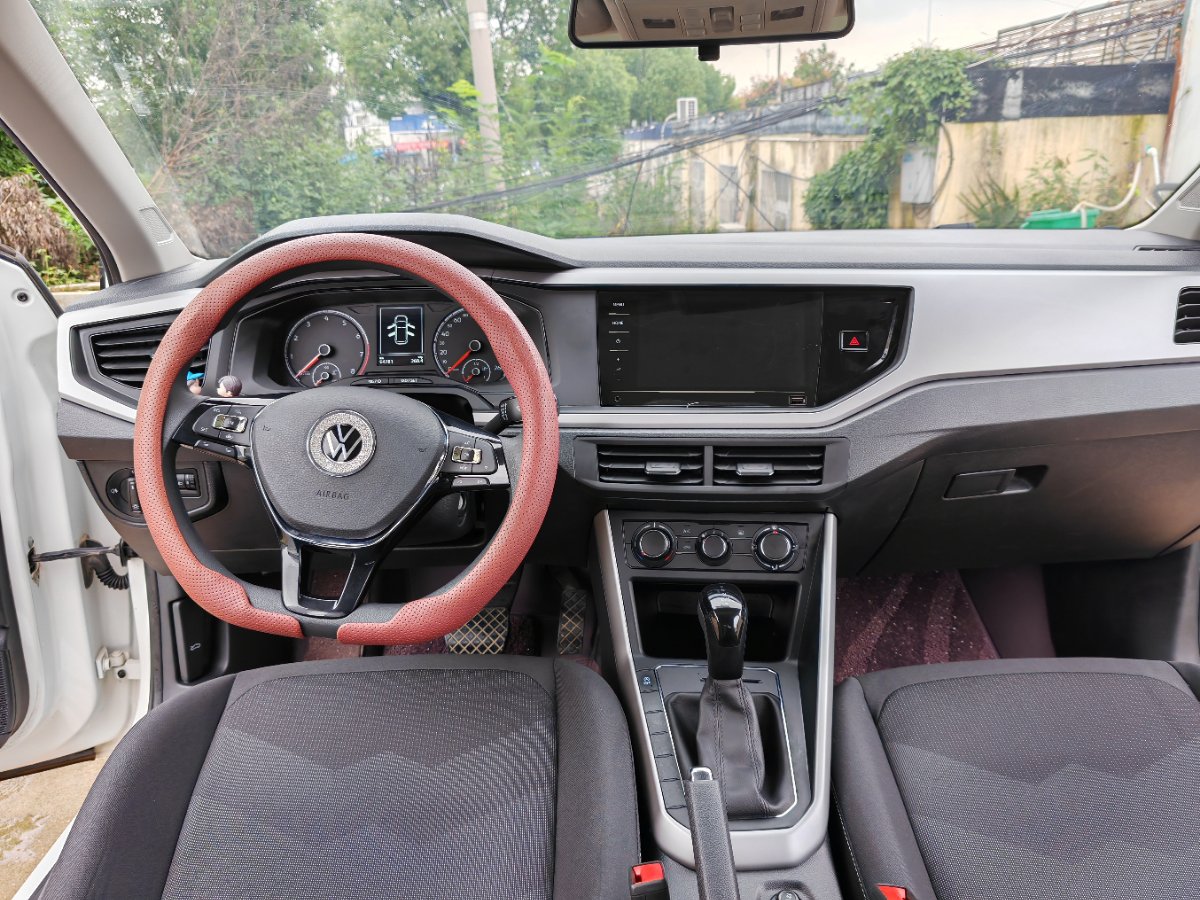 Volkswagen Polo 2021 car image #9