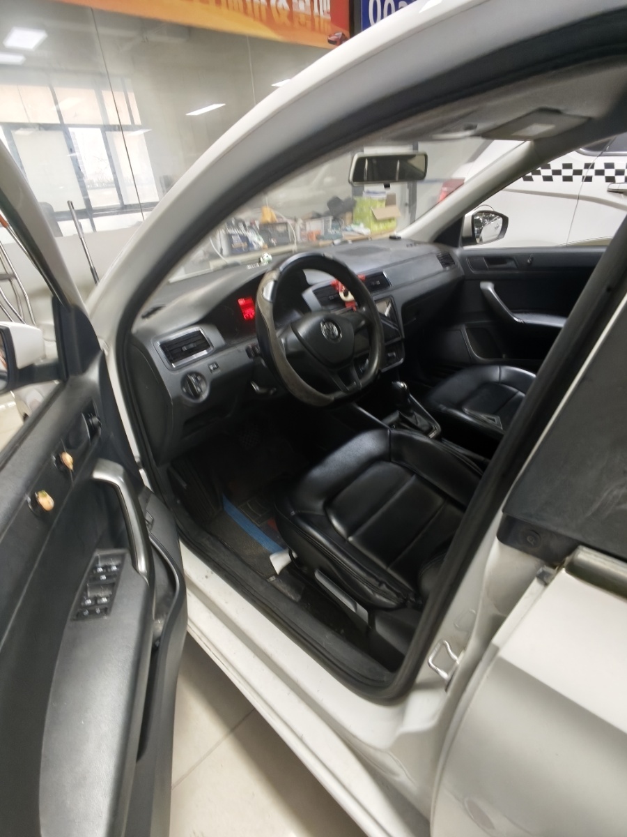 Volkswagen Santana 2018 car image #3