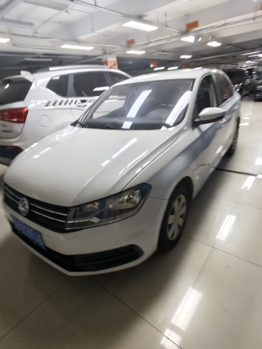 Volkswagen Santana 2018 car image #2