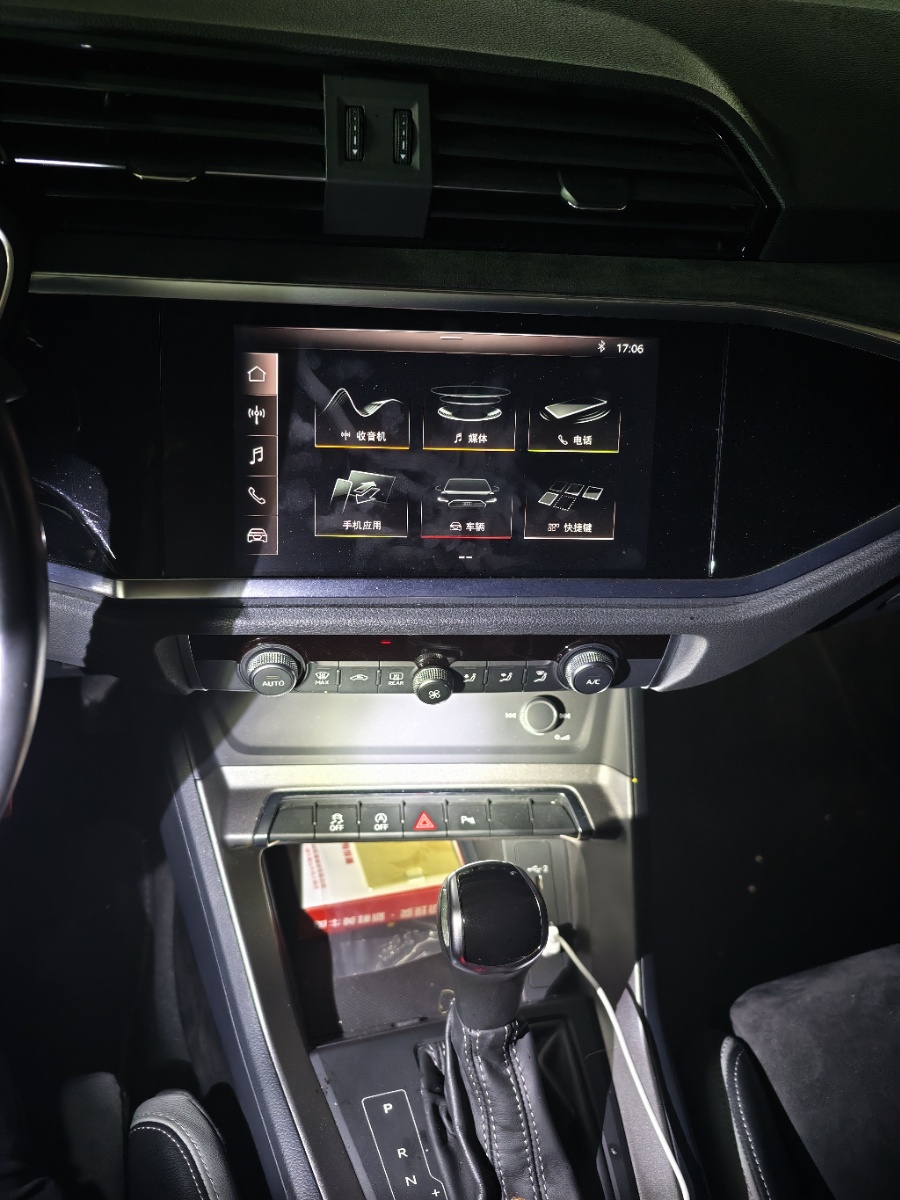 Audi Q3 2020 car image #4