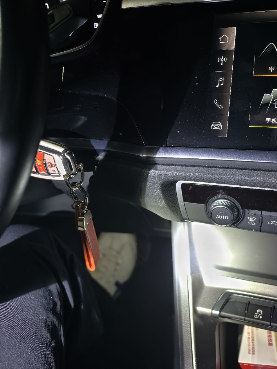 Audi Q3 2020 car image #6