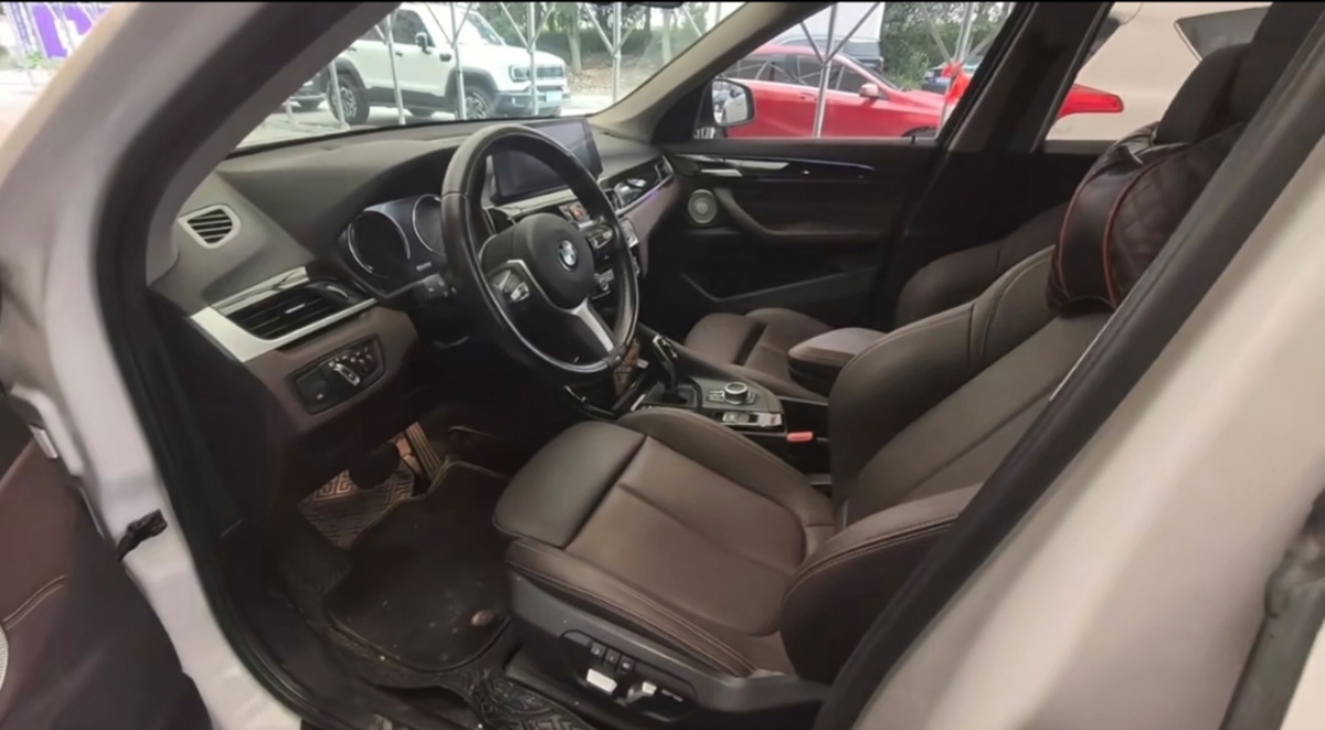 BMW X1 2021 car image #2