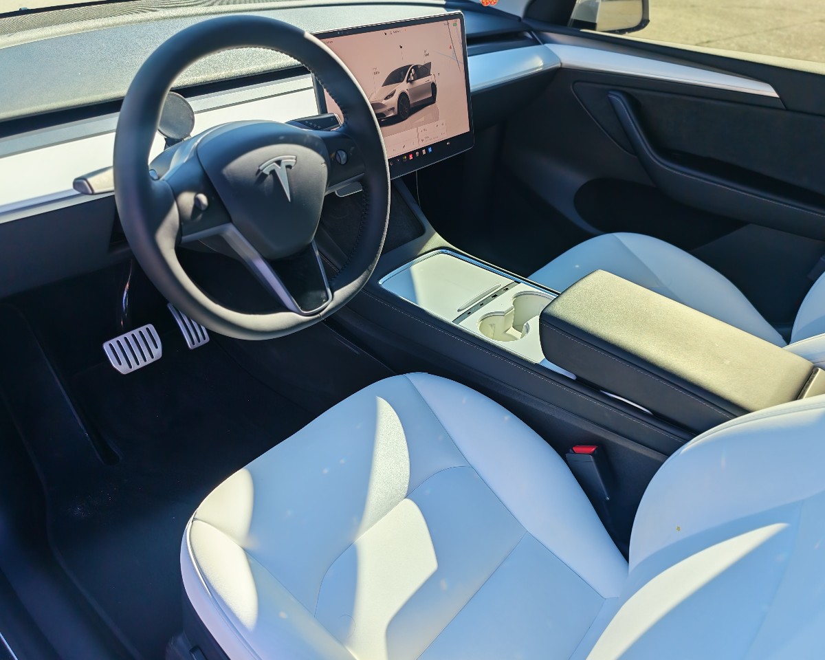 Tesla Model Y 2022 #8 Tesla Model Y 2022 car image #8