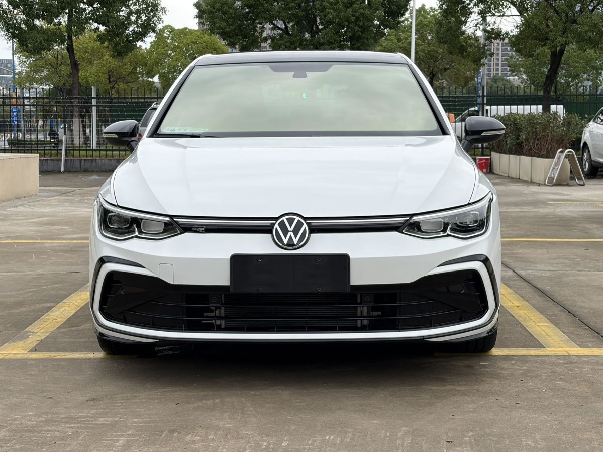 Volkswagen Golf 2023 car image #2