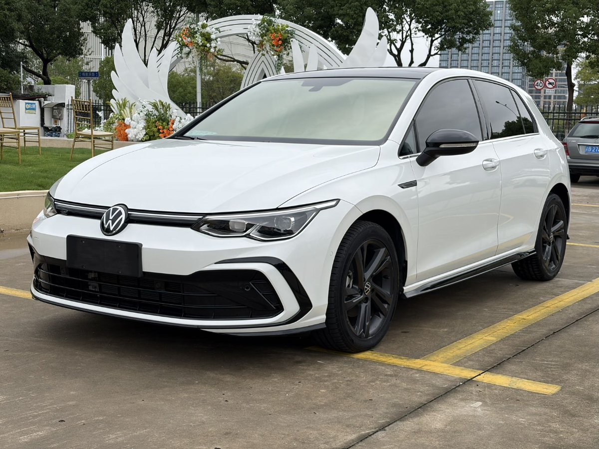 Volkswagen Golf 2023 car image 