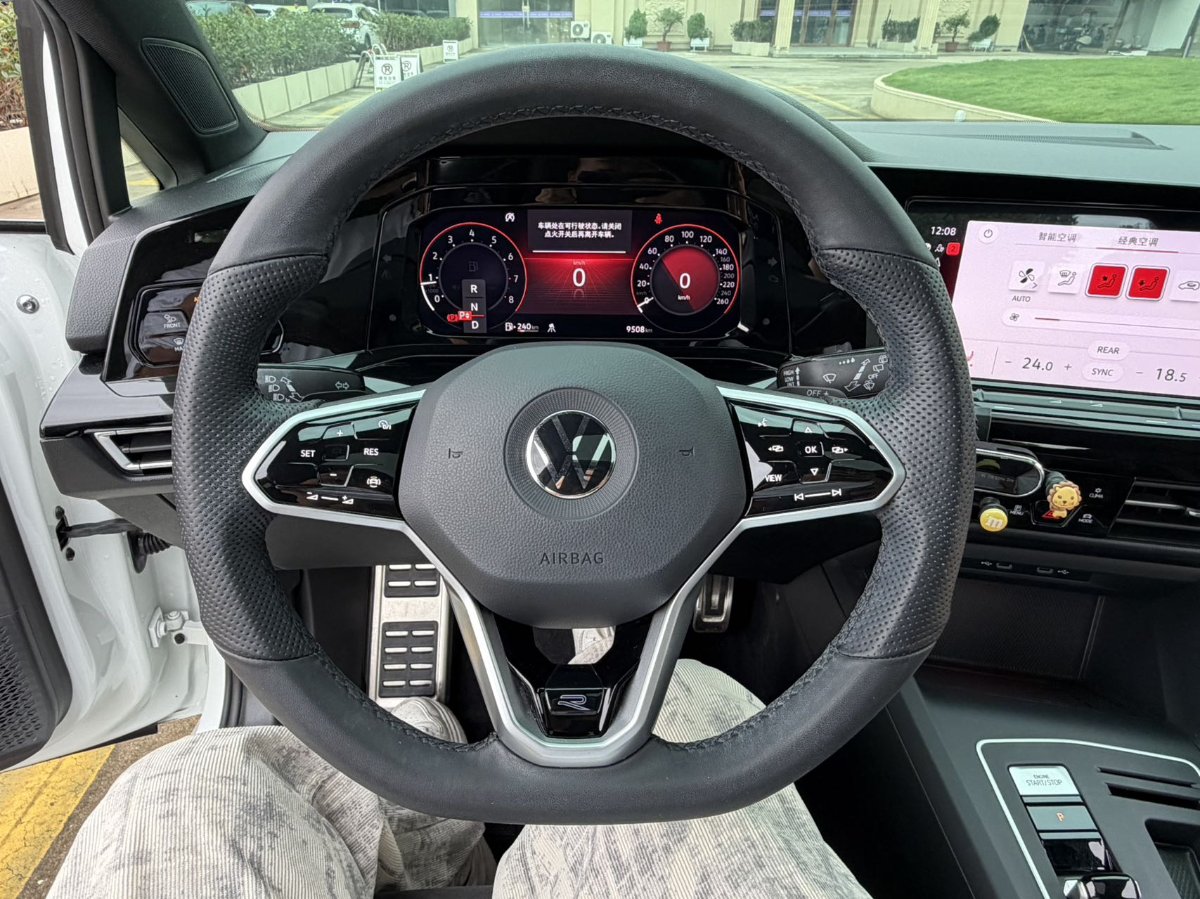 Volkswagen Golf 2023 car image #9