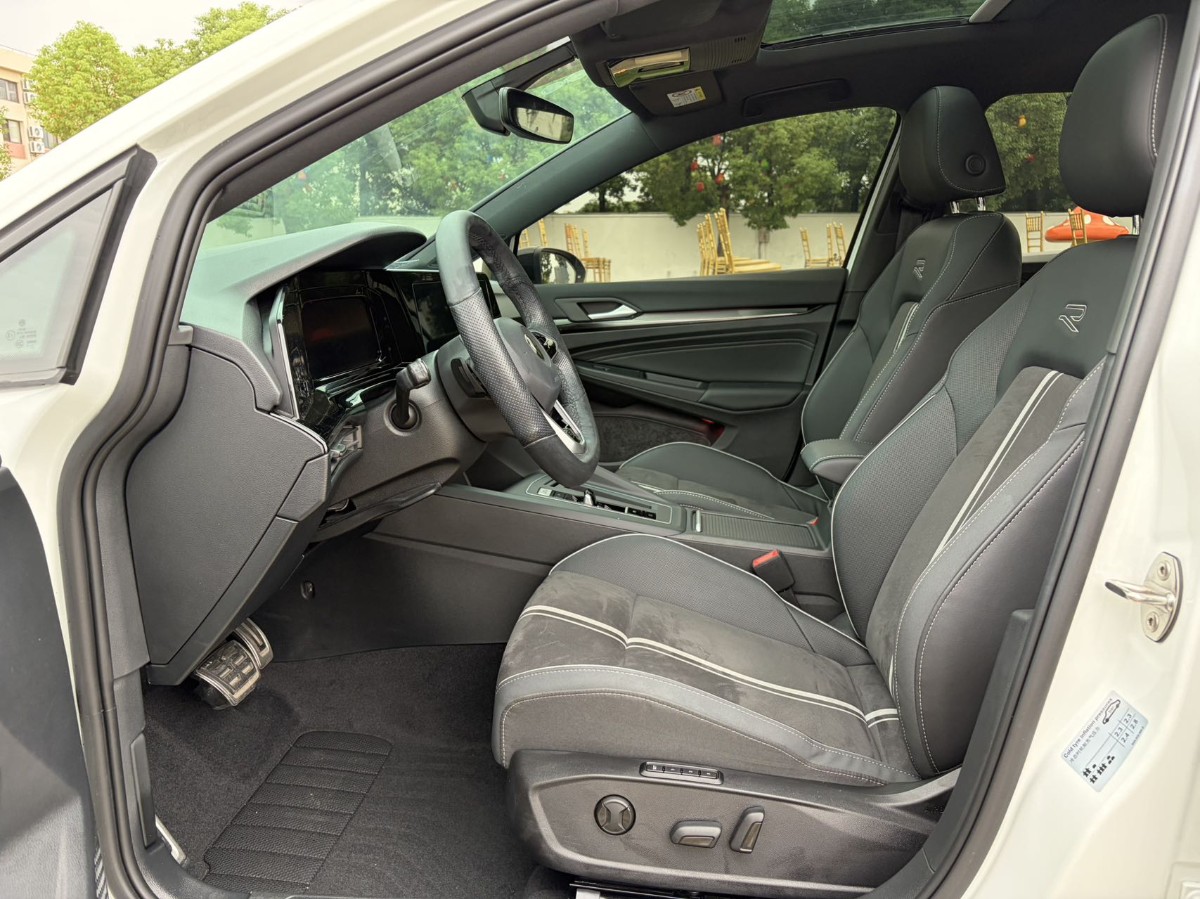 Volkswagen Golf 2023 car image #6