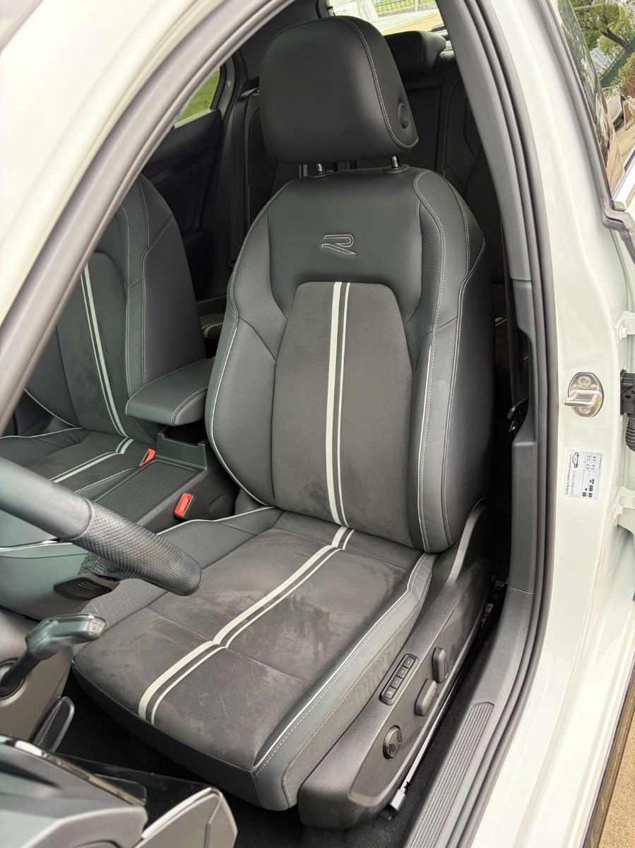 Volkswagen Golf 2023 car image #7