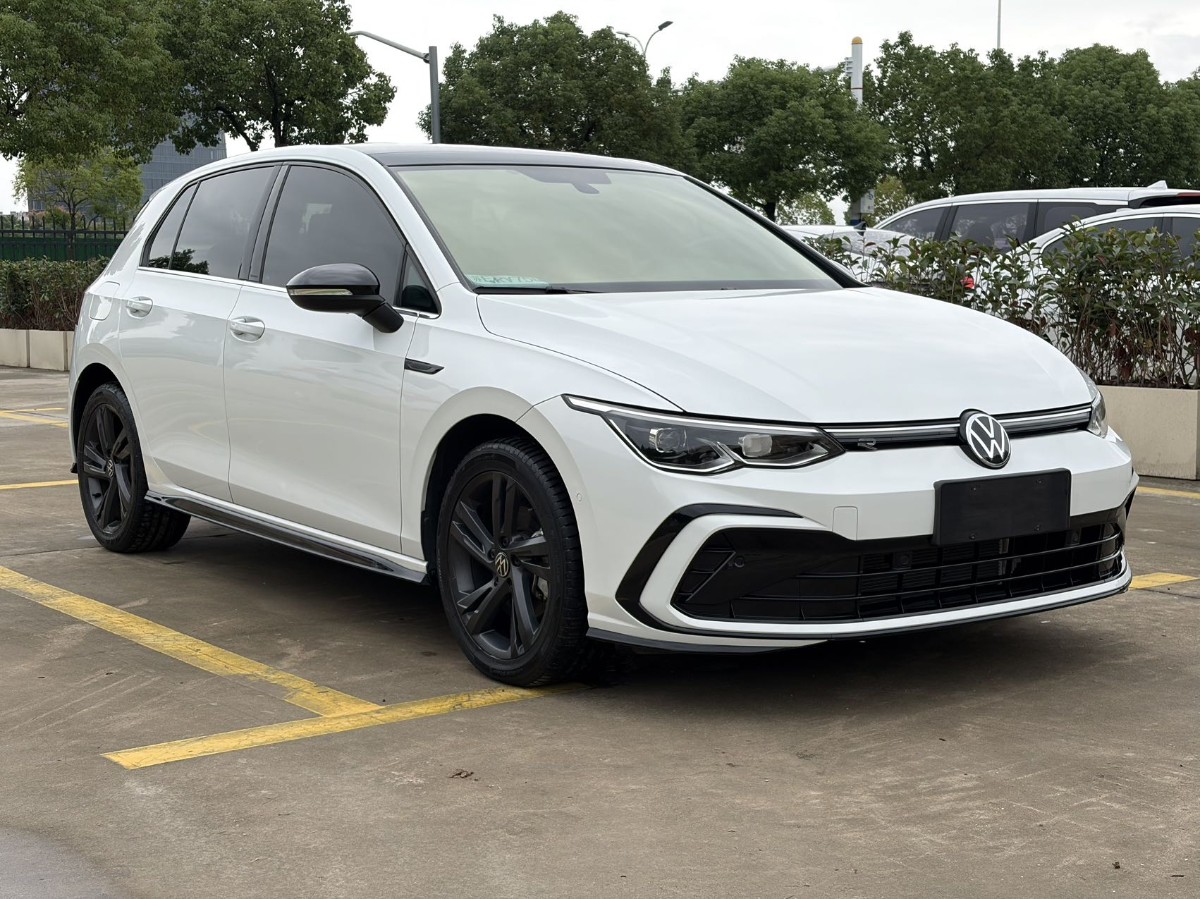 Volkswagen Golf 2023 car image #3