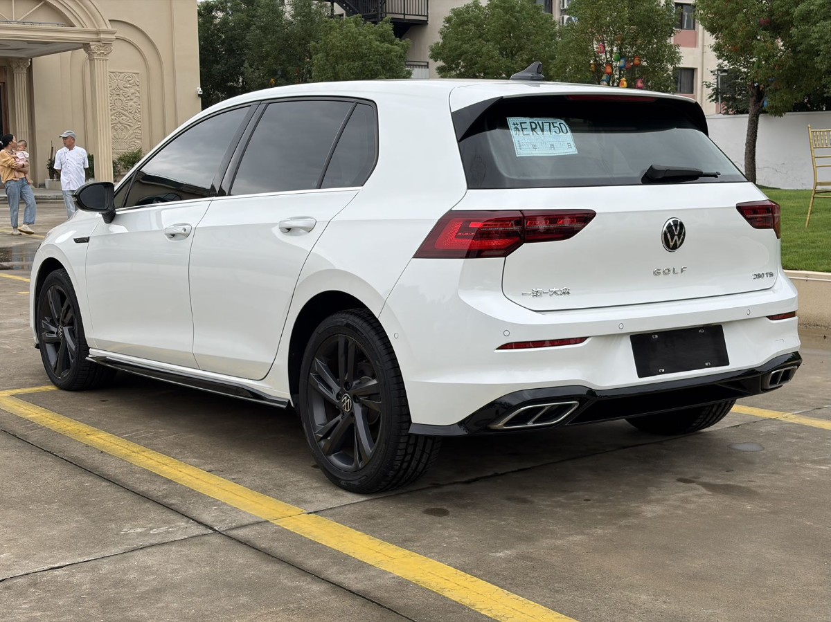 Volkswagen Golf 2023 car image #5