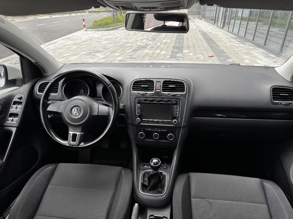 Volkswagen Golf 2013 car image #9