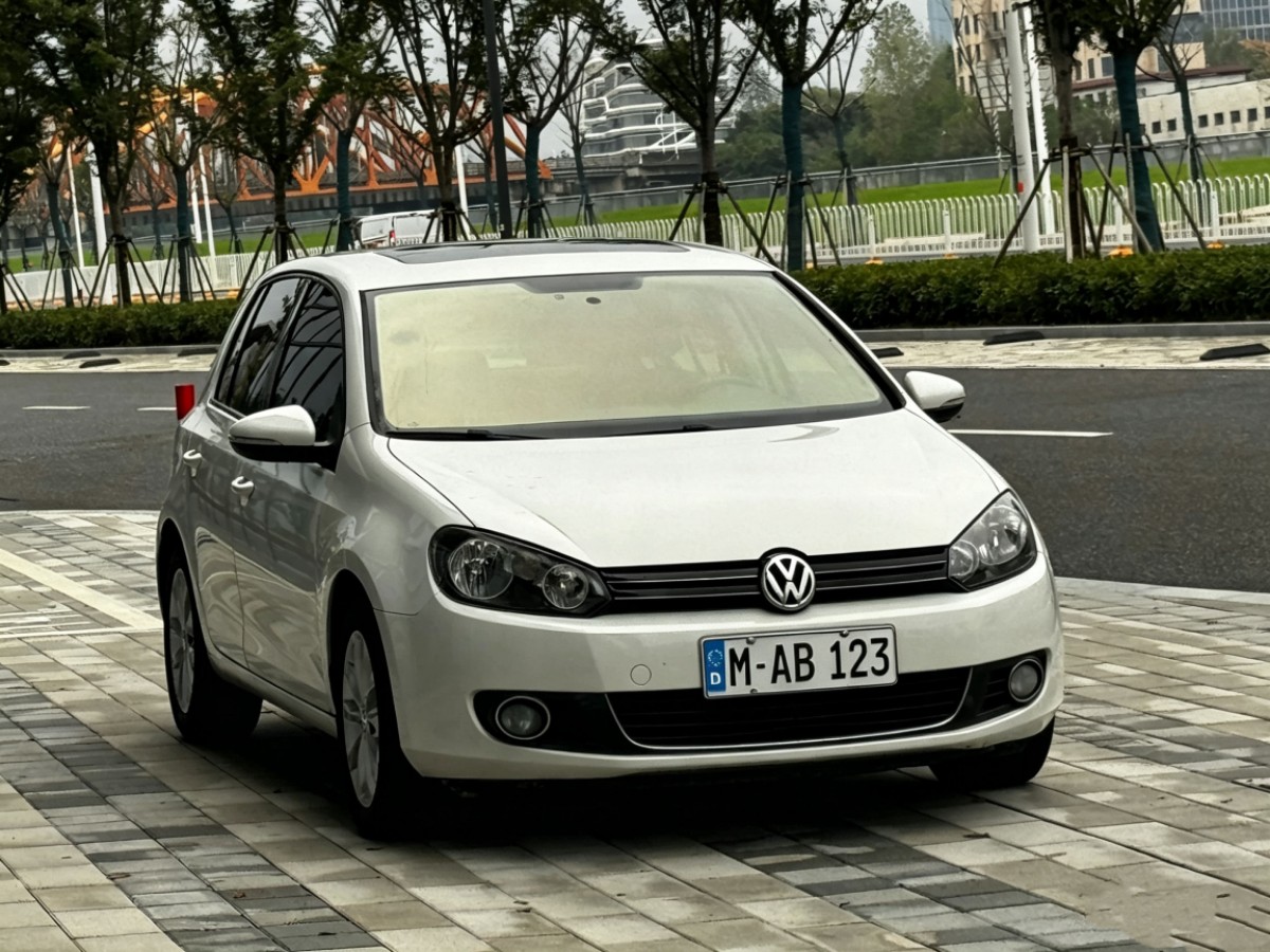 Volkswagen Golf 2013 car image #2