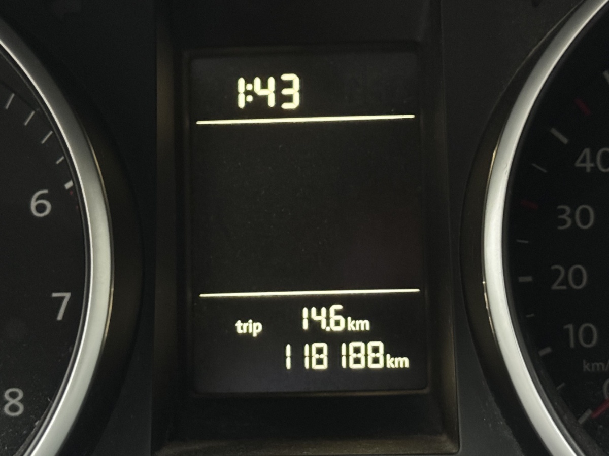 Volkswagen Golf 2013 car image #8