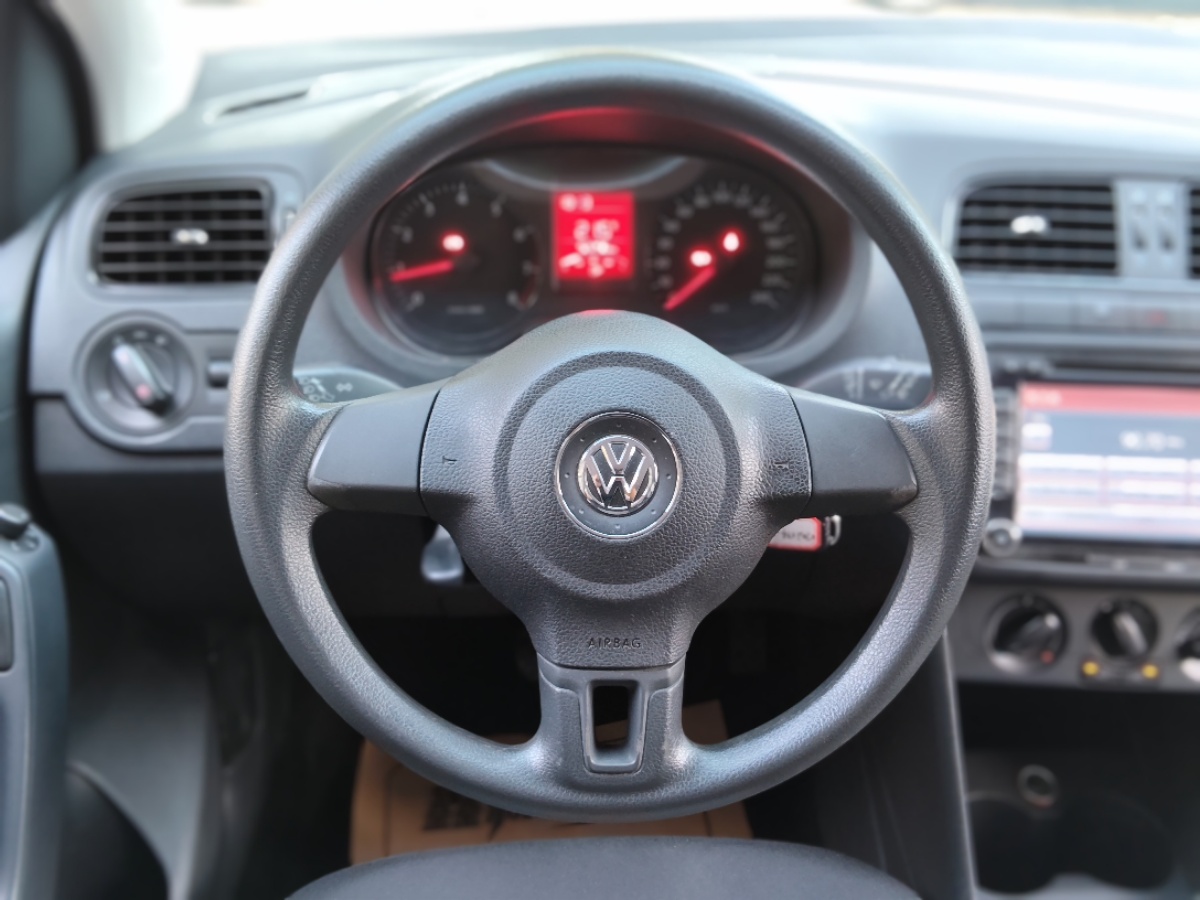 Volkswagen Polo 2014 car image #4