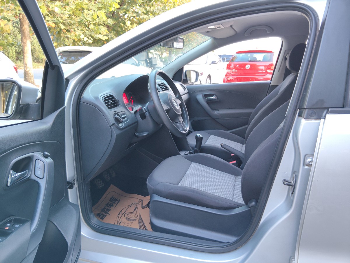 Volkswagen Polo 2014 car image #6