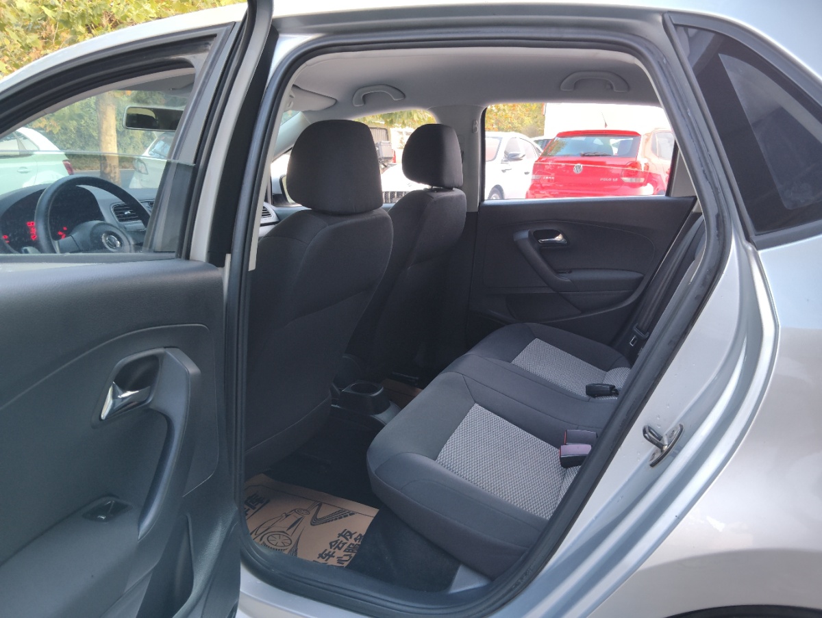 Volkswagen Polo 2014 car image #5