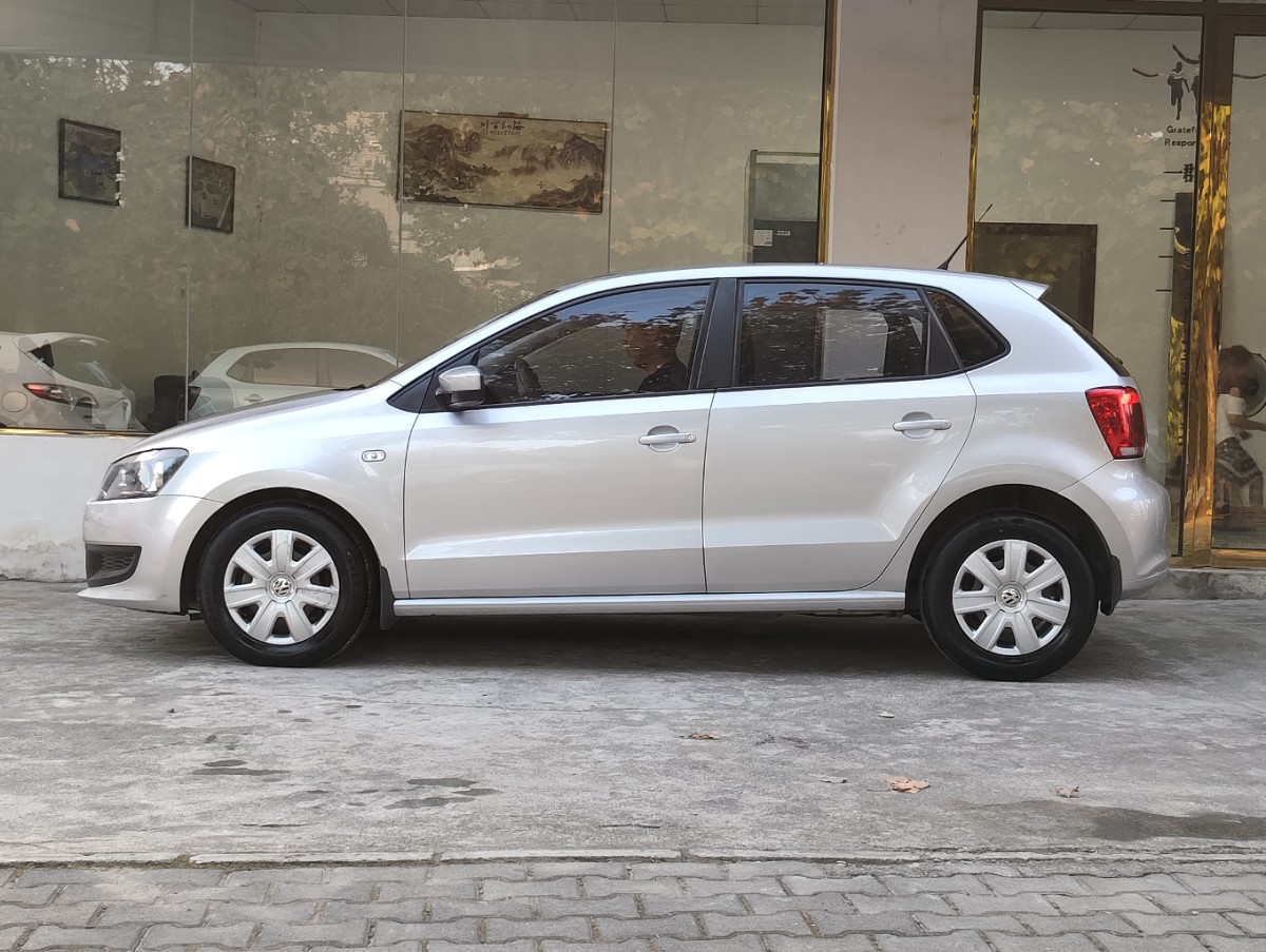 Volkswagen Polo 2014 car image #11