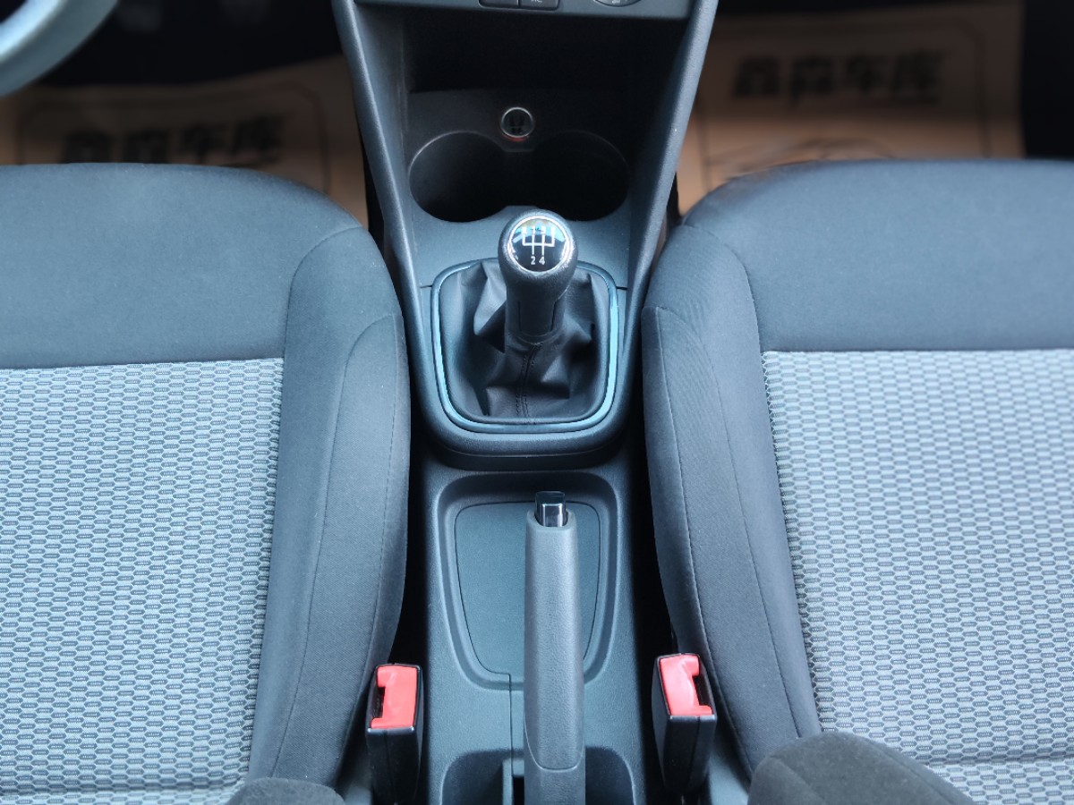 Volkswagen Polo 2014 car image #7