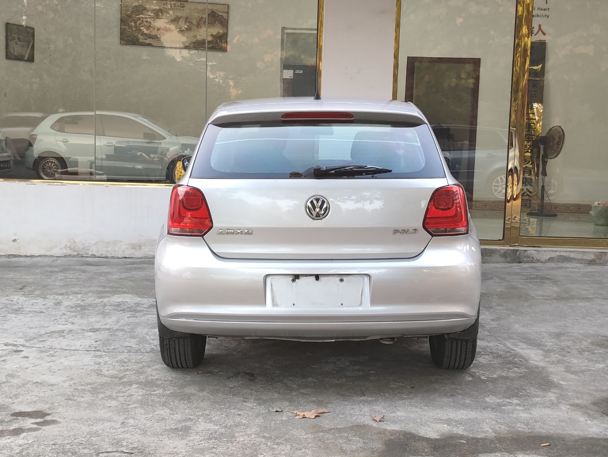 Volkswagen Polo 2014 car image #9