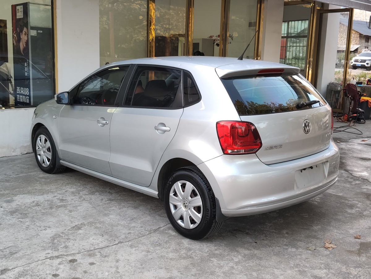 Volkswagen Polo 2014 car image #8