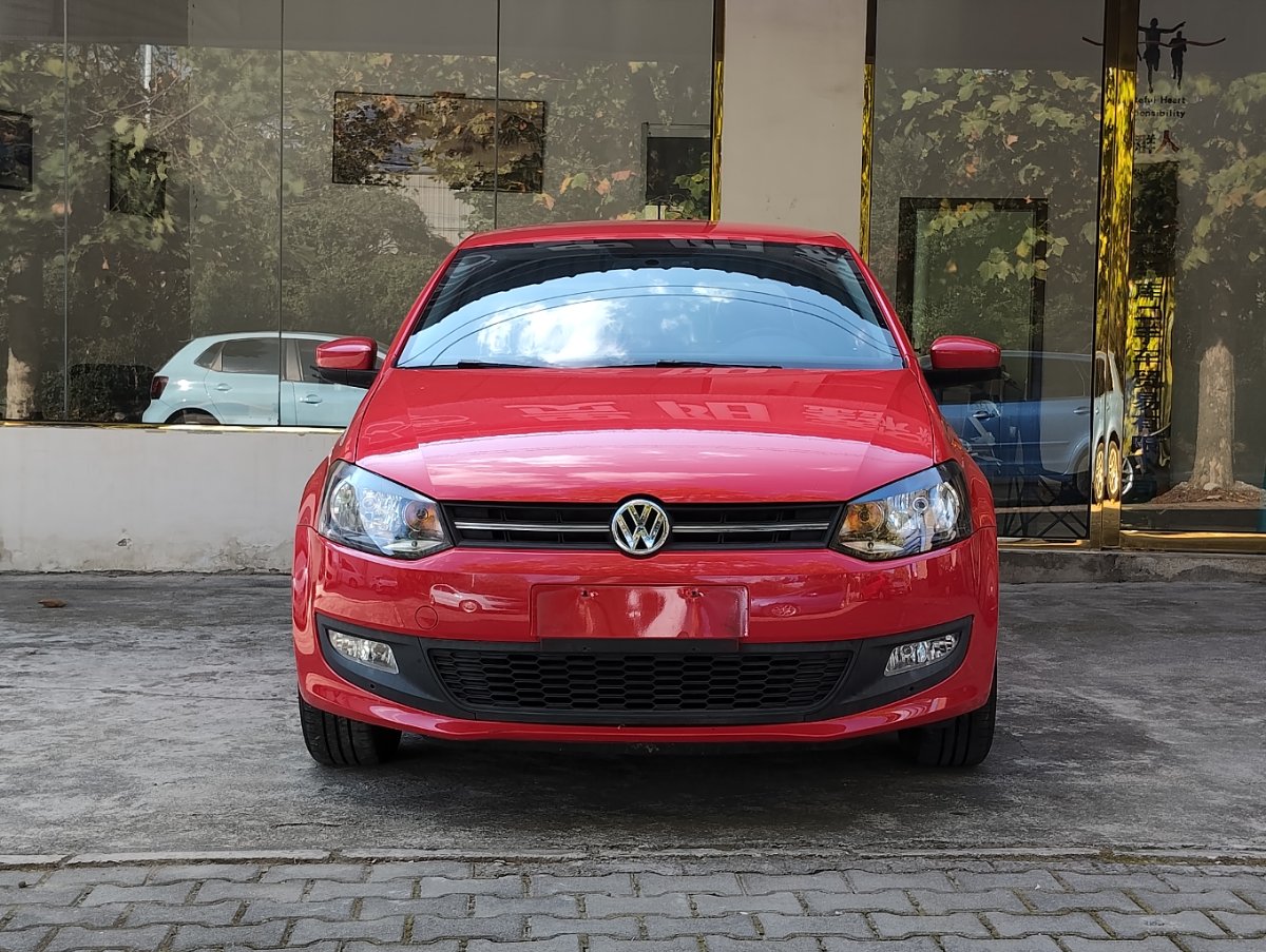Volkswagen Polo 2012 car image #2
