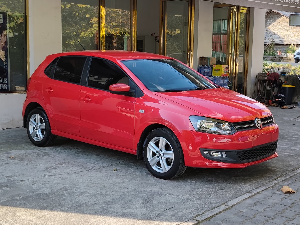 Volkswagen Polo 2012 car image #3