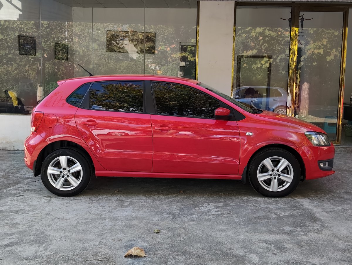 Volkswagen Polo 2012 car image #6