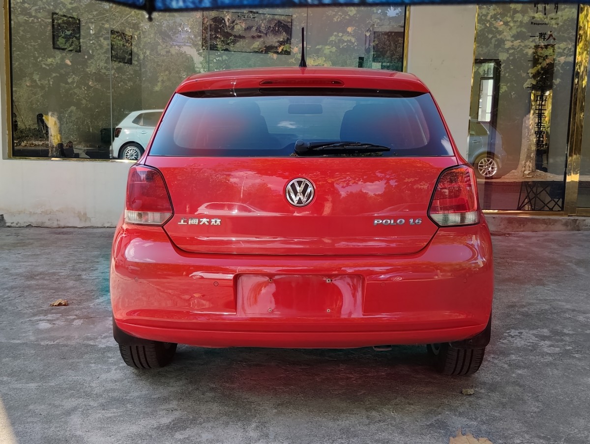 Volkswagen Polo 2012 car image #4