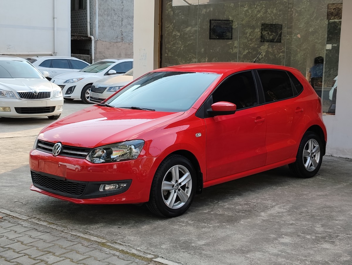 Volkswagen Polo 2012 car image 