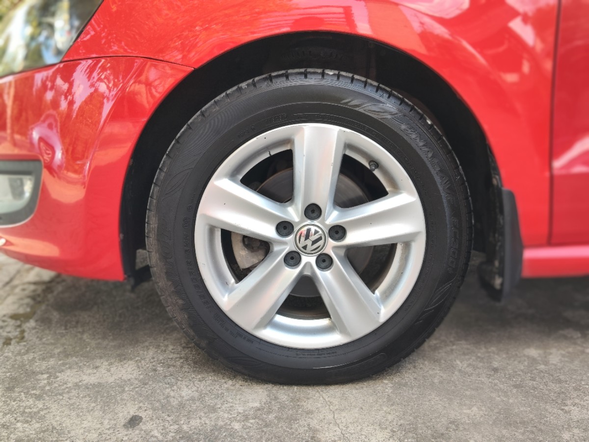 Volkswagen Polo 2012 car image #8