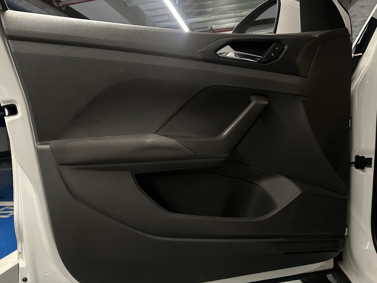 Volkswagen T-Cross 2020 car image #13