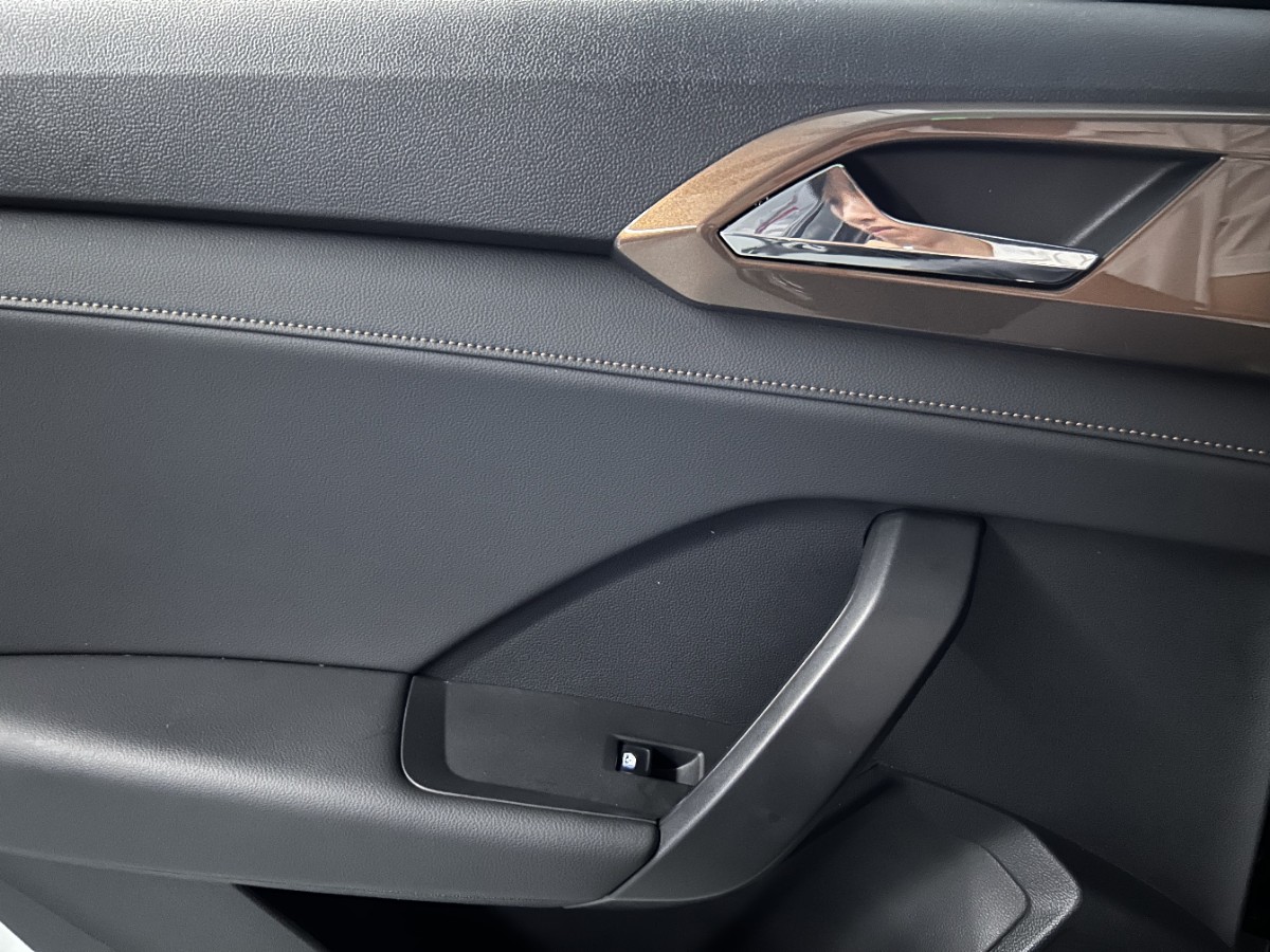 Volkswagen Tharu 2021 car image #14