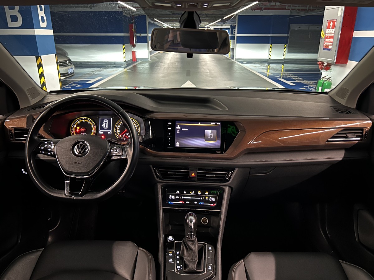 Volkswagen Tharu 2021 car image #4