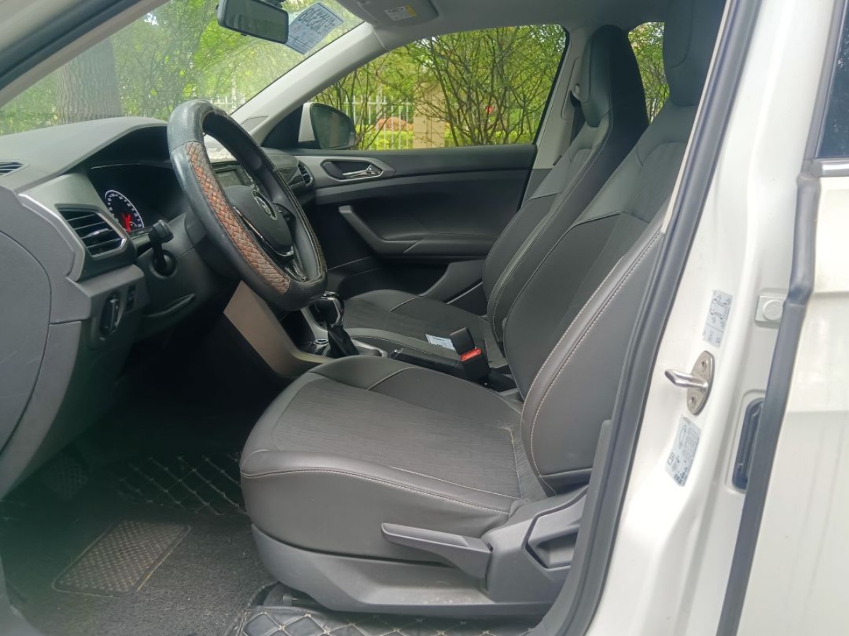 Volkswagen T-Cross 2020 car image #2