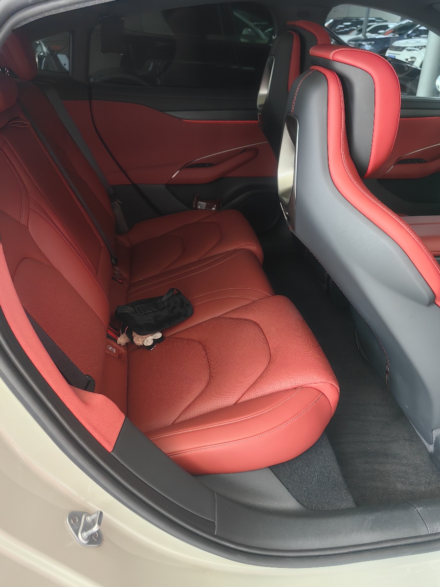 MI SU7 2025 car image #3