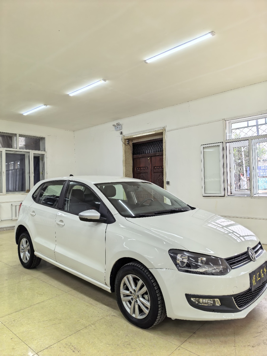 Volkswagen Polo 2018 car image #2