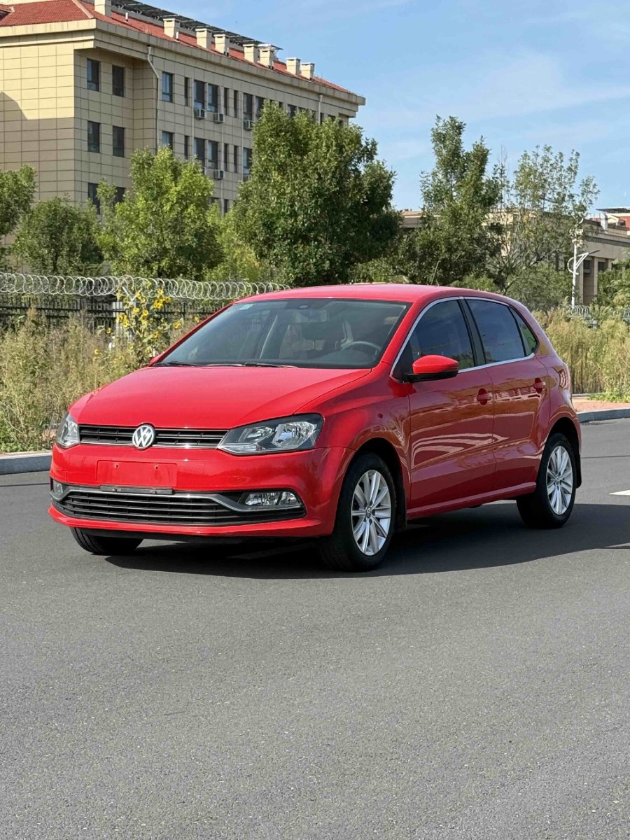 Volkswagen Polo 2014 Volkswagen Polo 2014 car image