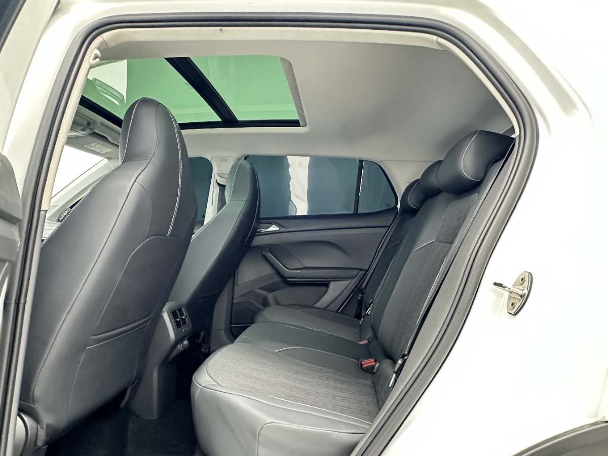 Volkswagen T-Cross 2025 #5 Volkswagen T-Cross 2025 car image #5