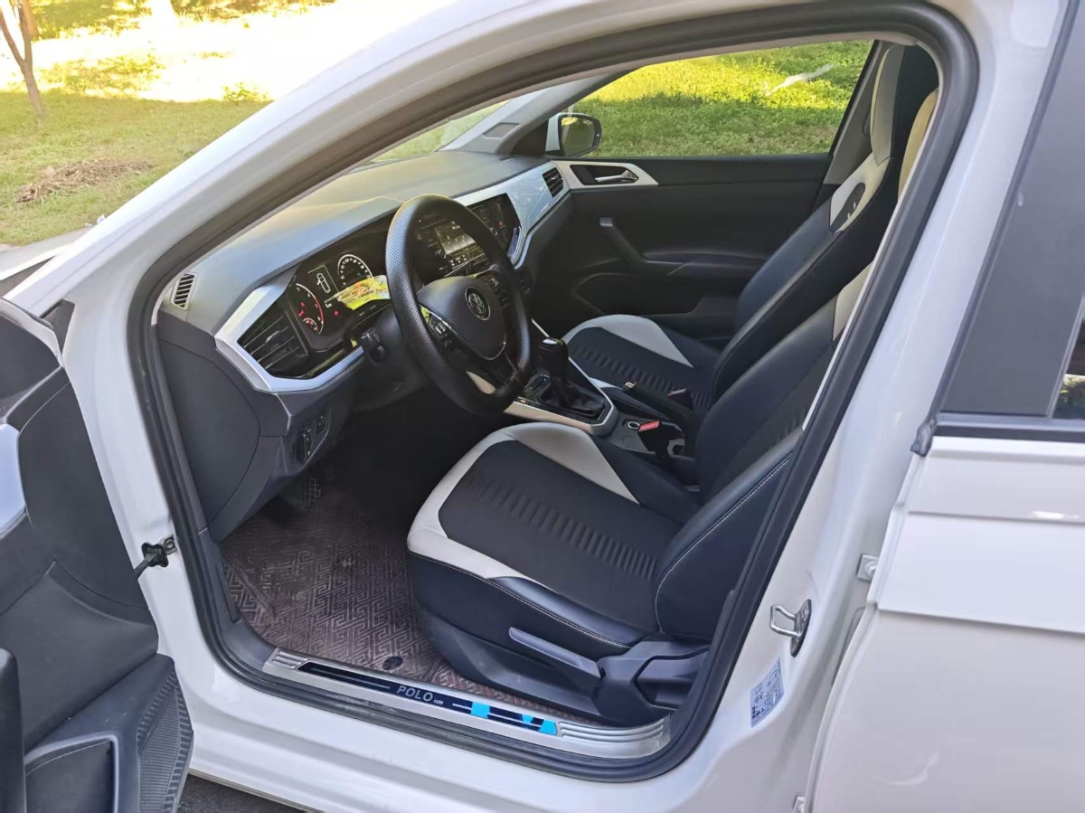 Volkswagen Polo 2019 car image #6