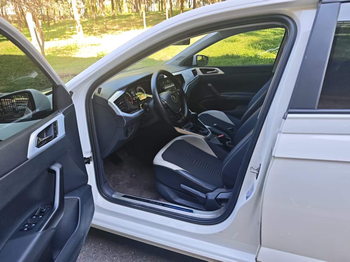 Volkswagen Polo 2019 car image #4