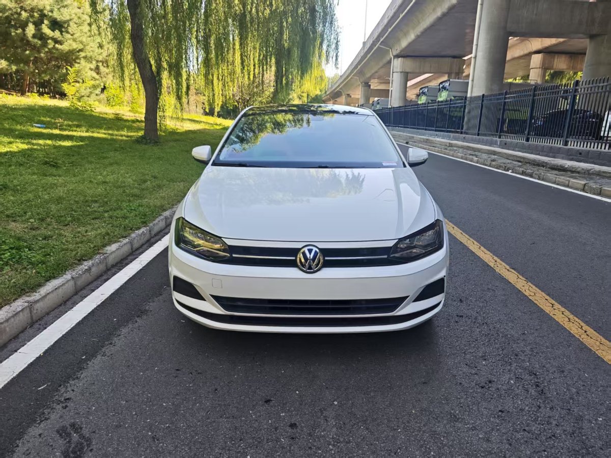 Volkswagen Polo 2019 car image #2