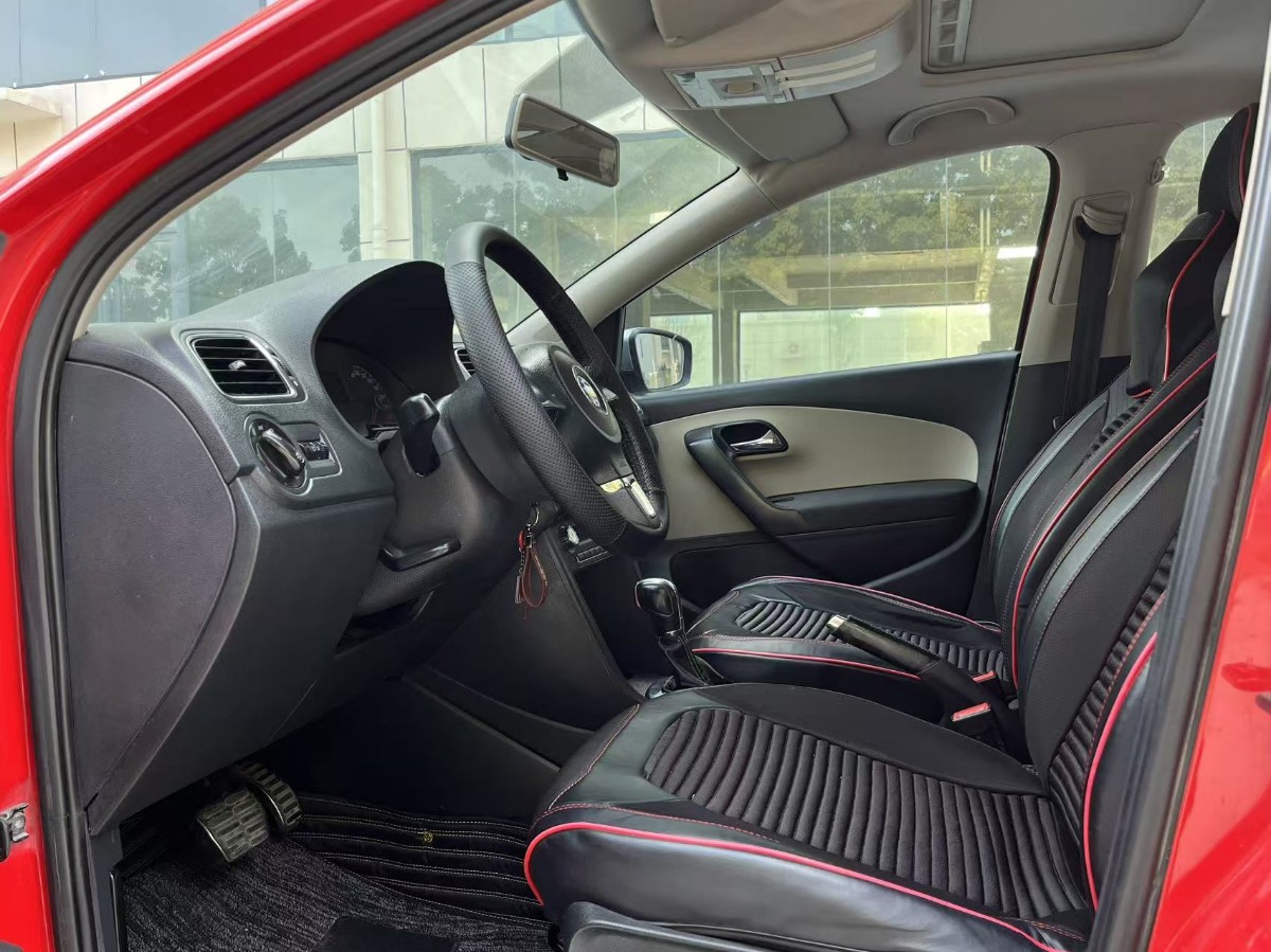 Volkswagen Polo 2012 car image #4