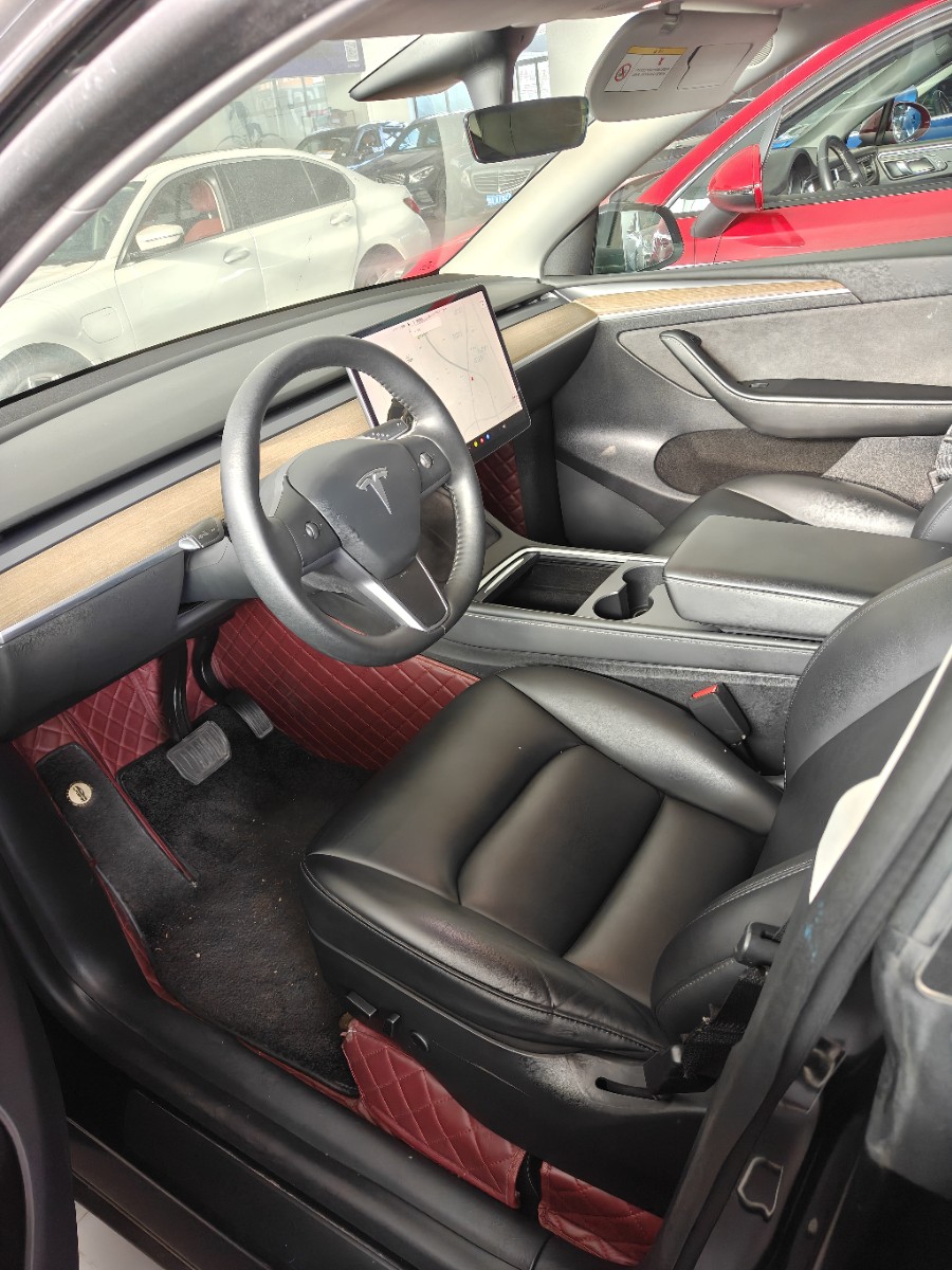 Tesla Model Y 2021 car image #2