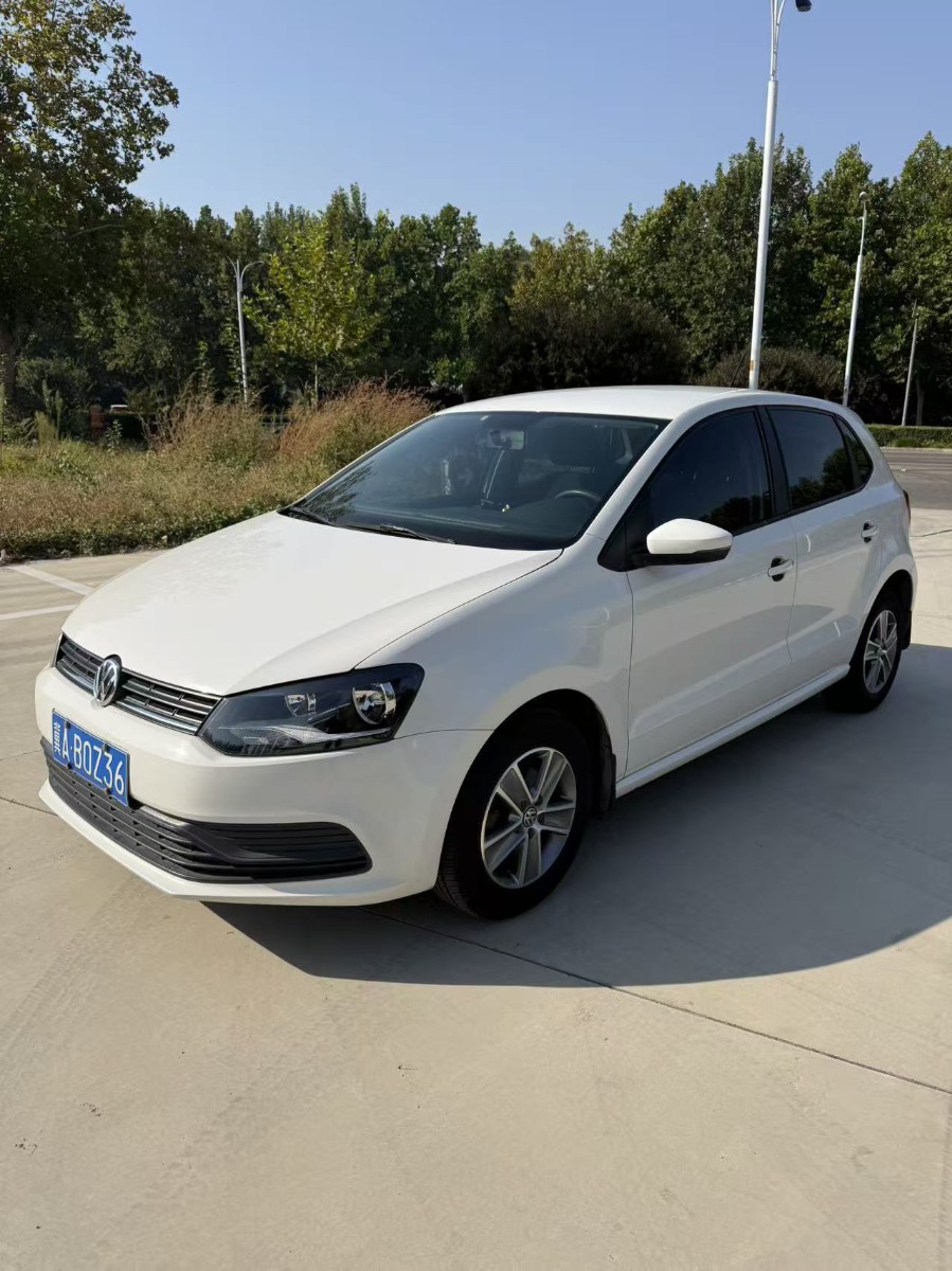 Volkswagen Polo 2015 Volkswagen Polo 2015 car image