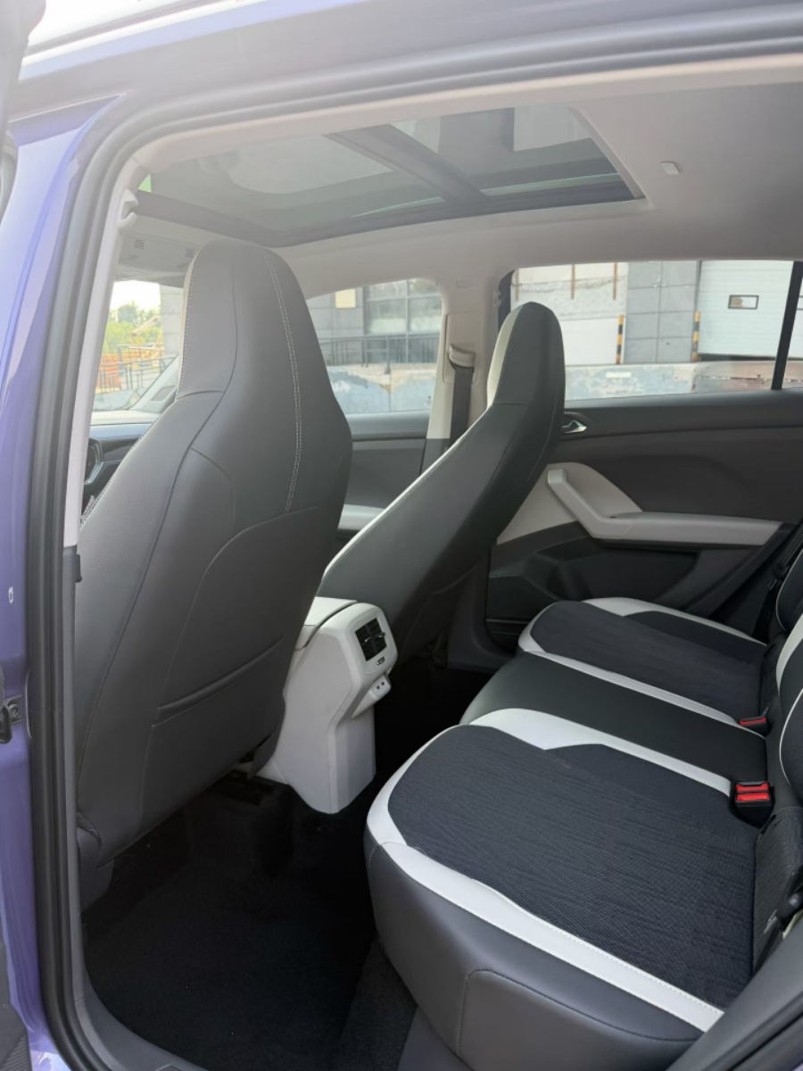 Volkswagen T-Cross 2021 car image #6