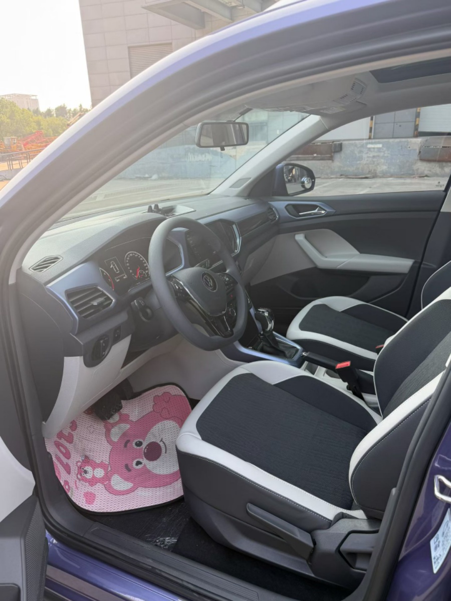 Volkswagen T-Cross 2021 car image #3