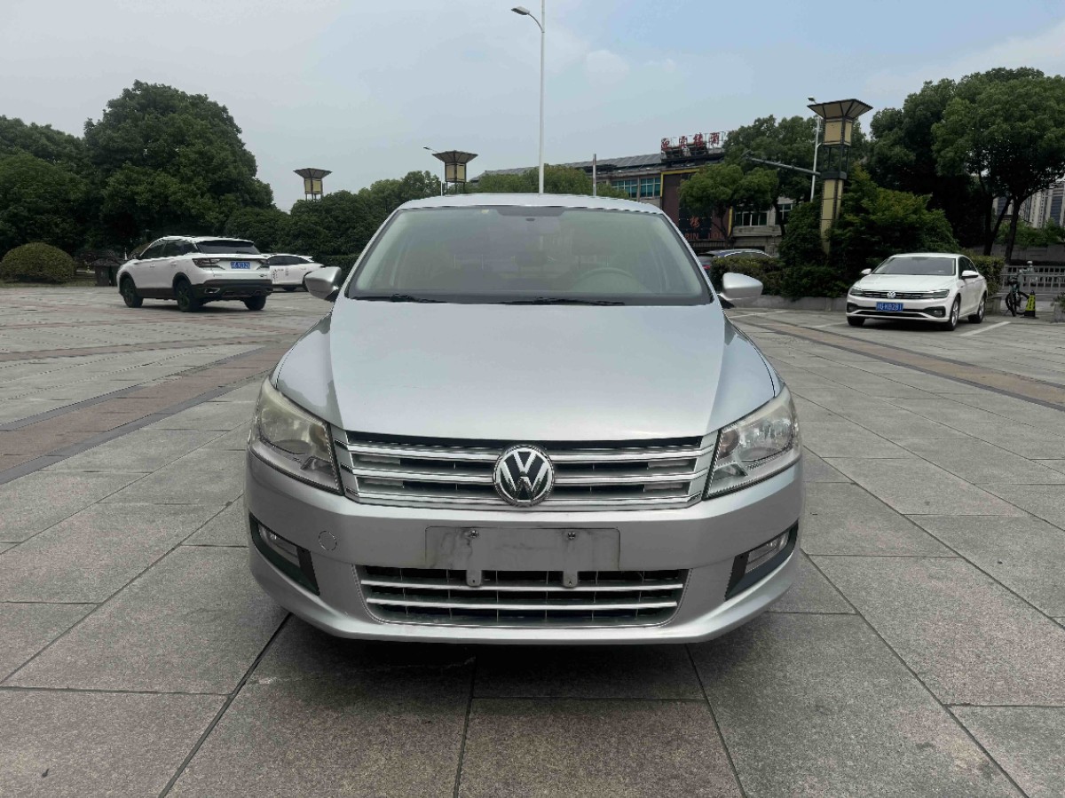 Volkswagen Santana 2015 car image #2