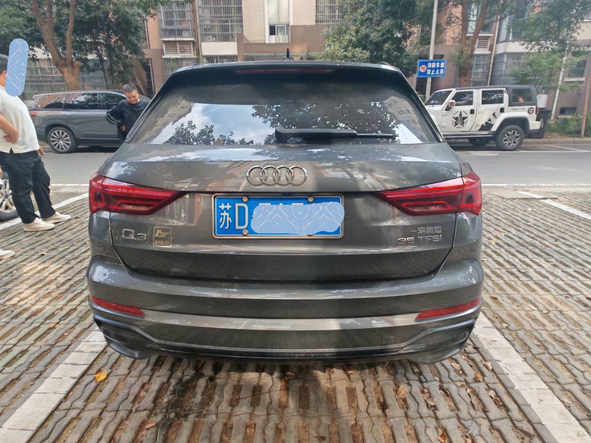 Audi Q3 2023 #3 Audi Q3 2023 صورة سيارة #3
