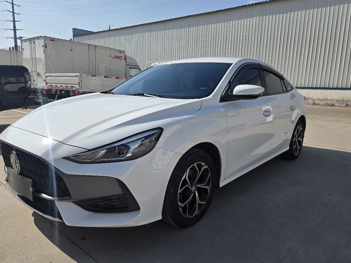MG 5 2024 immagine di auto 